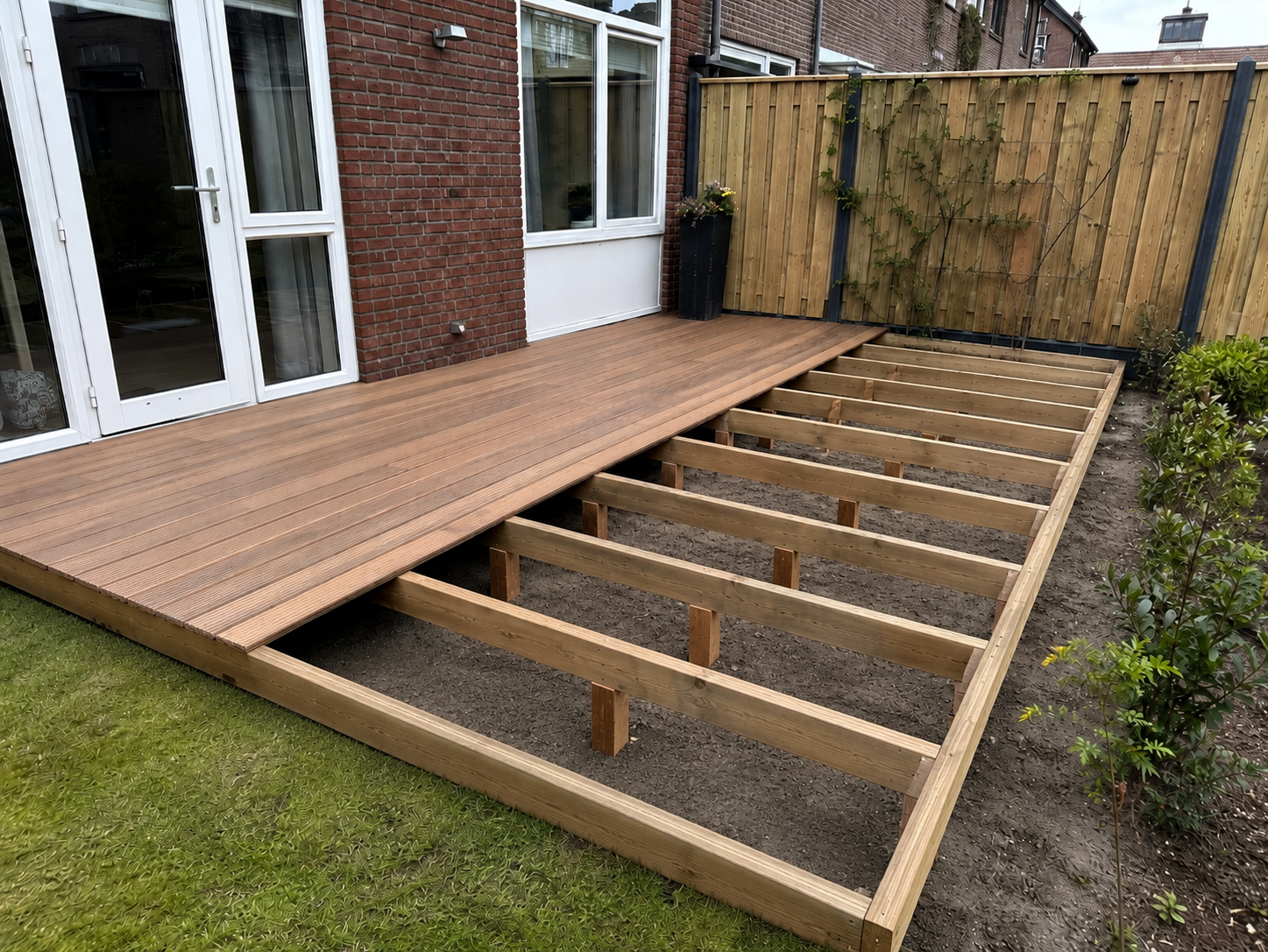 Onderconstructie van een houten vlonder