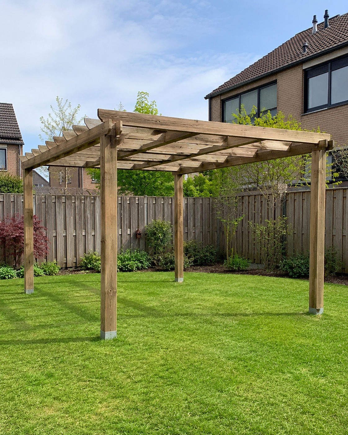 Projecten Vrijstaande houten pergola boven een terras