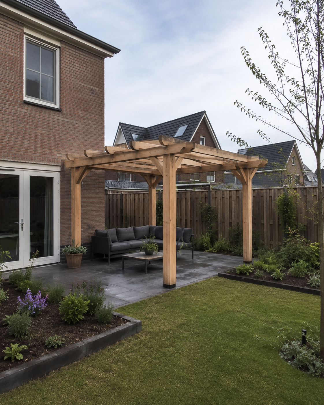 Projecten Houten pergola passend bij de indeling van de tuin